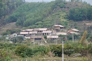 Traversée du col pour visiter le village de Bac Hoa dans les hautes terres de Bac Giang
