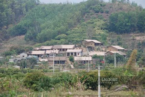 Traversée du col pour visiter le village de Bac Hoa dans les hautes terres de Bac Giang